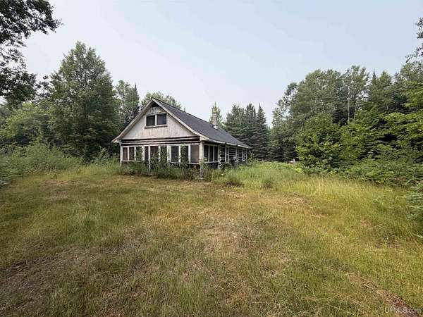 20 Acres of Recreational Land with Home for Sale in Gulliver, Michigan