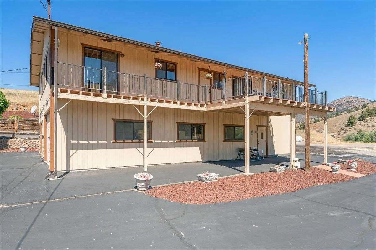 8 Acres of Land with Home for Sale in Yreka, California