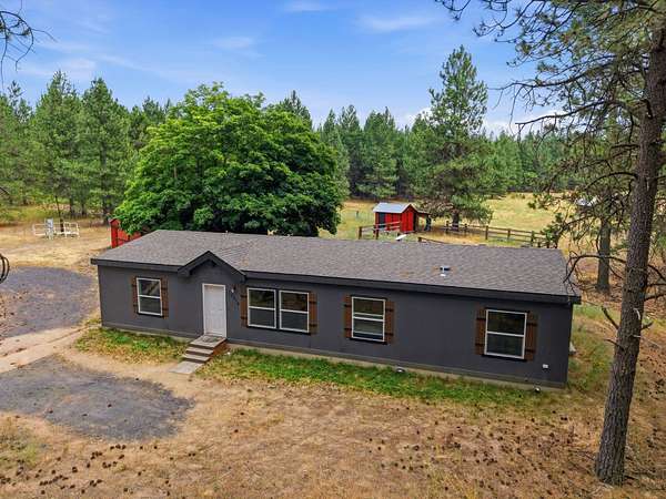 5.57 Acres of Land with Home for Sale in Elk, Washington