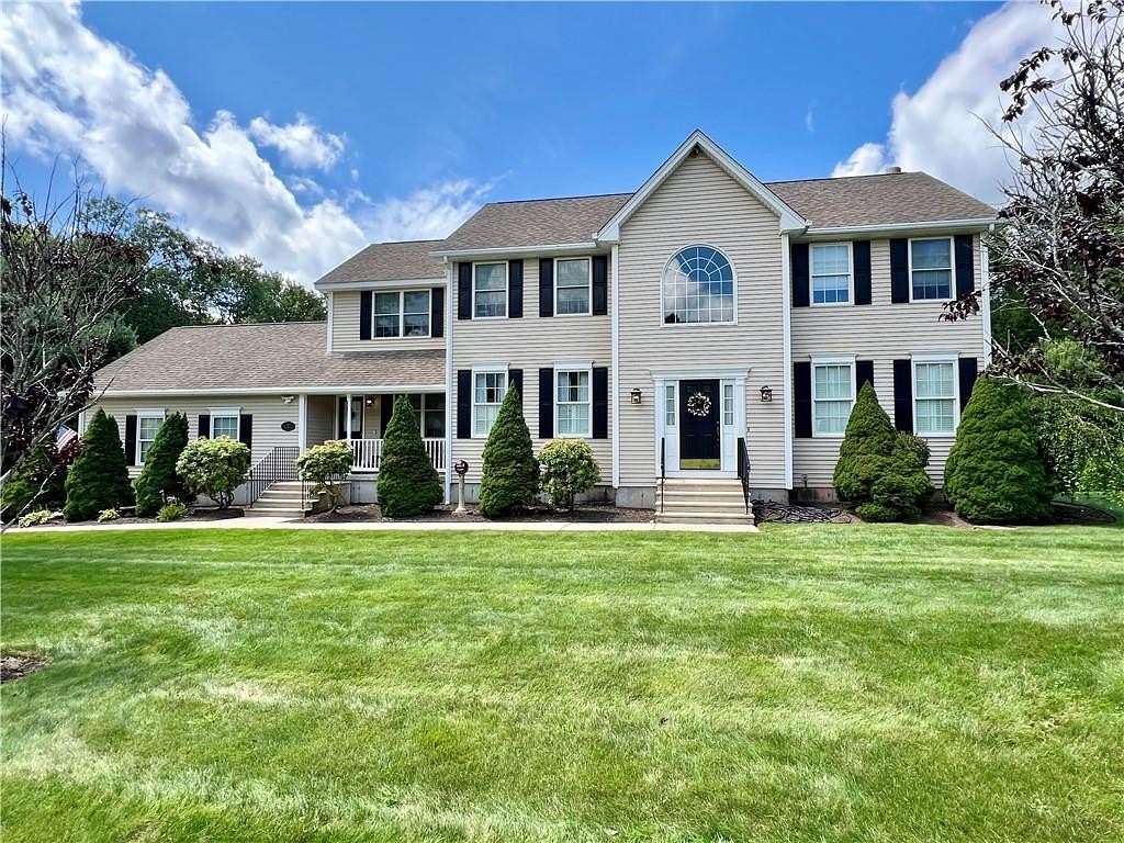 14.8 Acres of Land with Home for Sale in Smithfield, Rhode Island