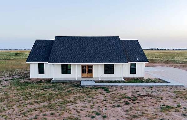 1.72 Acres of Land with Home for Sale in Seminole, Texas