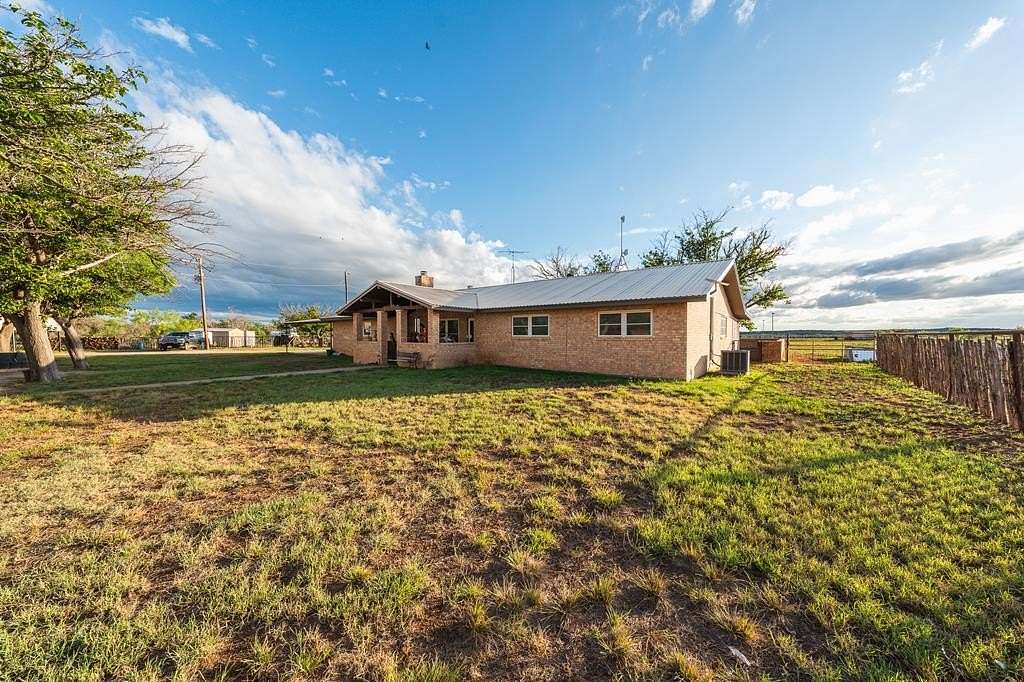 199 Acres of Land with Home for Sale in Sweetwater, Texas