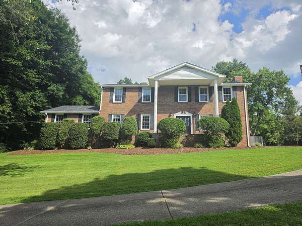 1.8 Acres of Land with Home for Lease in Brentwood, Tennessee