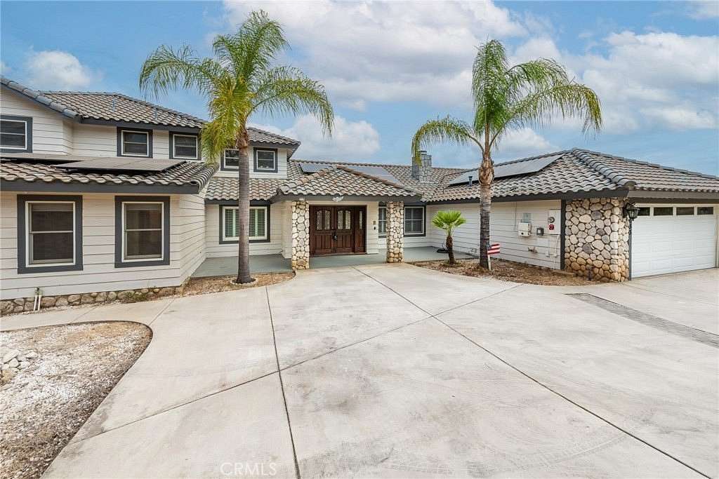 2 Acres of Land with Home for Sale in Woodcrest, California