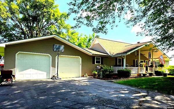 13.5 Acres of Land with Home for Sale in Dresden, Tennessee