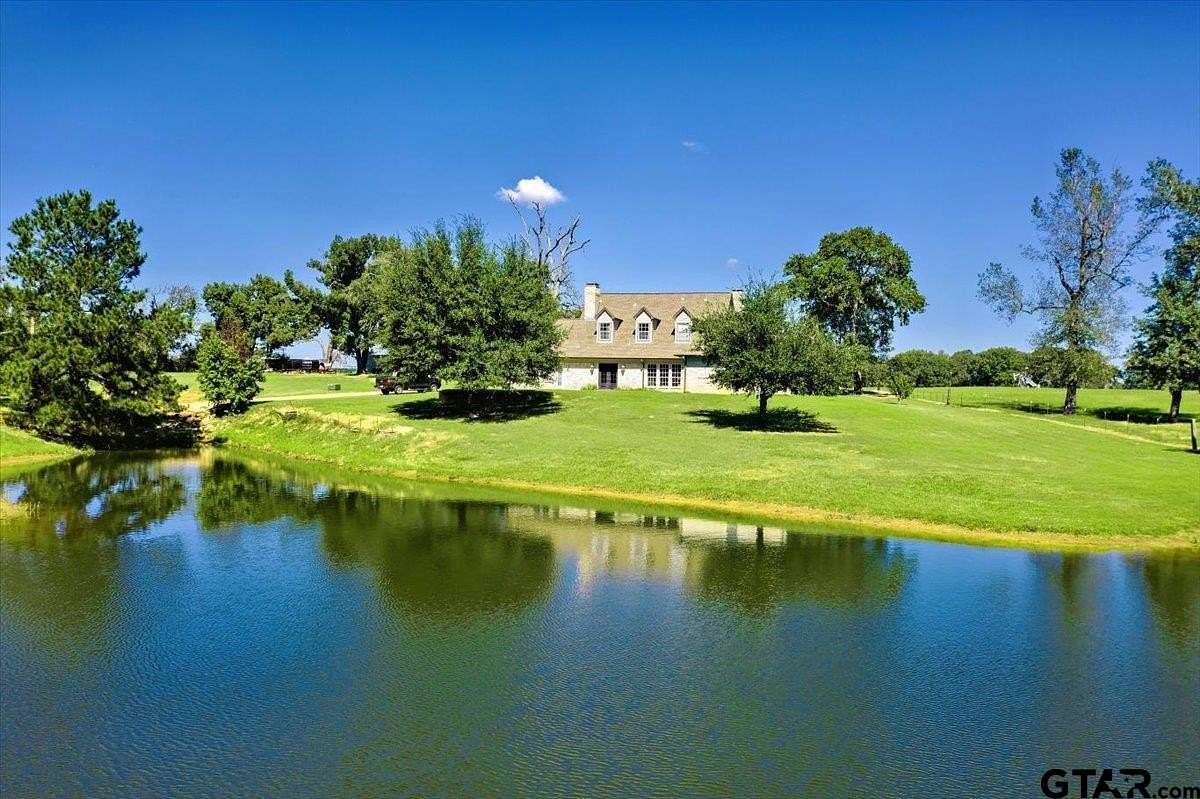 196 Acres of Land with Home for Sale in Arp, Texas