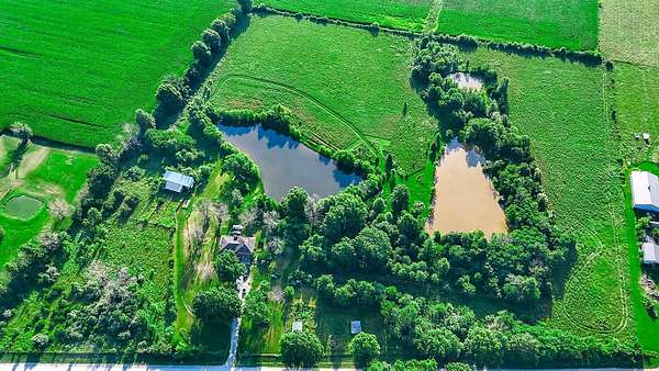 20.2 Acres of Land with Home for Sale in Mexico, Missouri