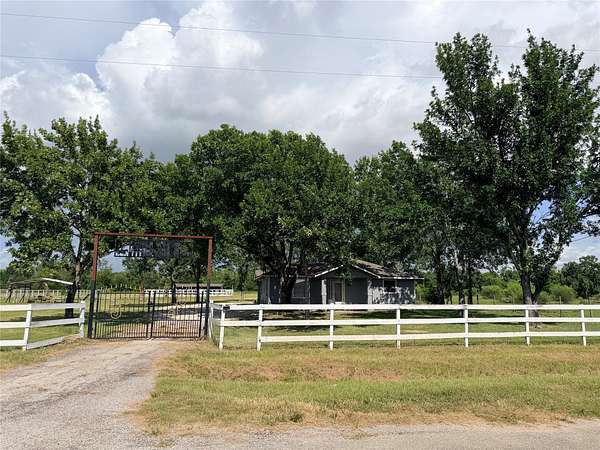2 Acres of Land with Home for Lease in Brookshire, Texas