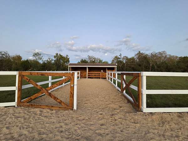 2 Acres of Land with Home for Lease in Brookshire, Texas