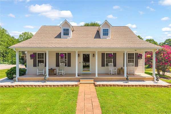 3 Acres of Improved Mixed-Use Land for Sale in Walhalla, South Carolina