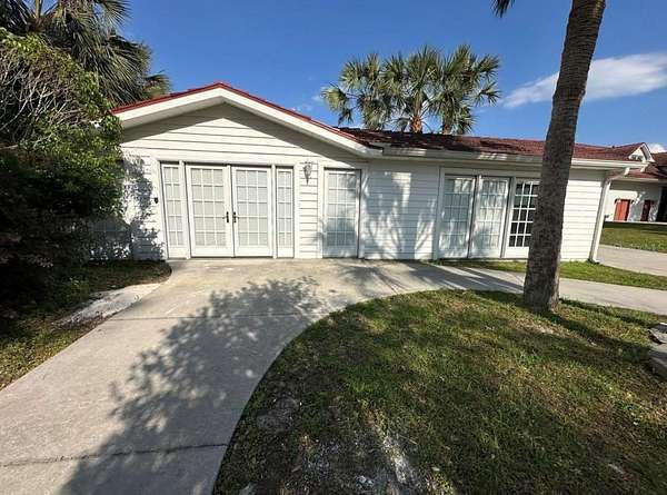 13.8 Acres of Land with Home for Lease in Lake City, Florida