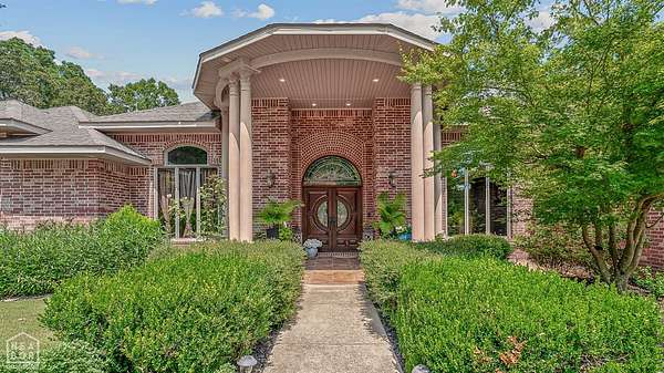 1.59 Acres of Land with Home for Sale in Jonesboro, Arkansas