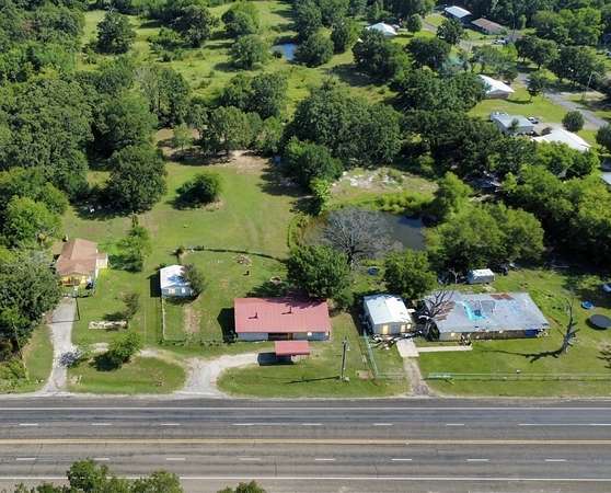 1.62 Acres of Improved Mixed-Use Land for Sale in Fruitvale, Texas