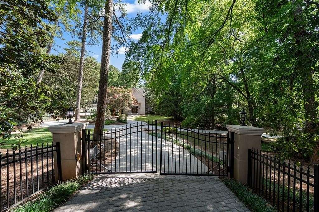 2.56 Acres of Land with Home for Lease in Atlanta, Georgia