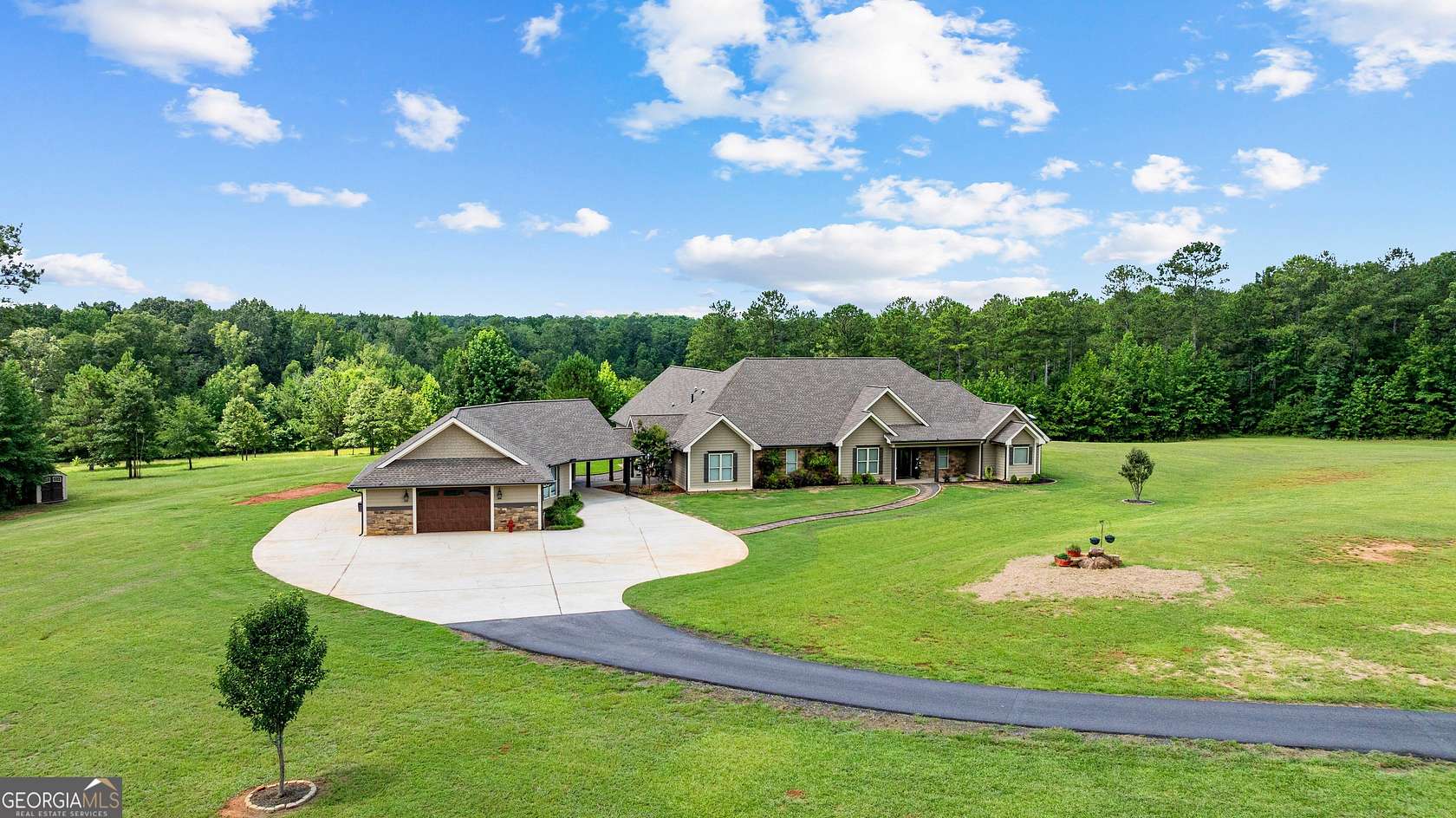 19 Acres of Land with Home for Sale in Moreland, Georgia