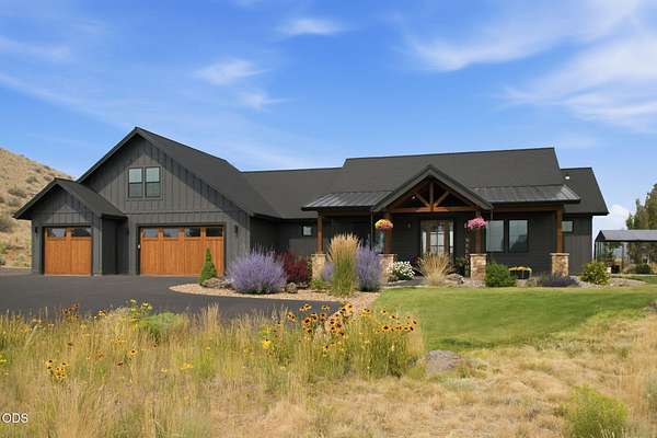 2 Acres of Land with Home for Sale in Sisters, Oregon