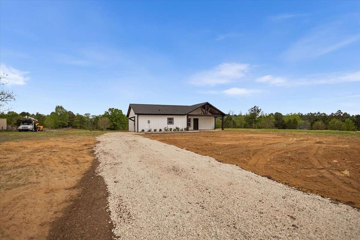 9 Acres of Land with Home for Sale in Tyler, Texas