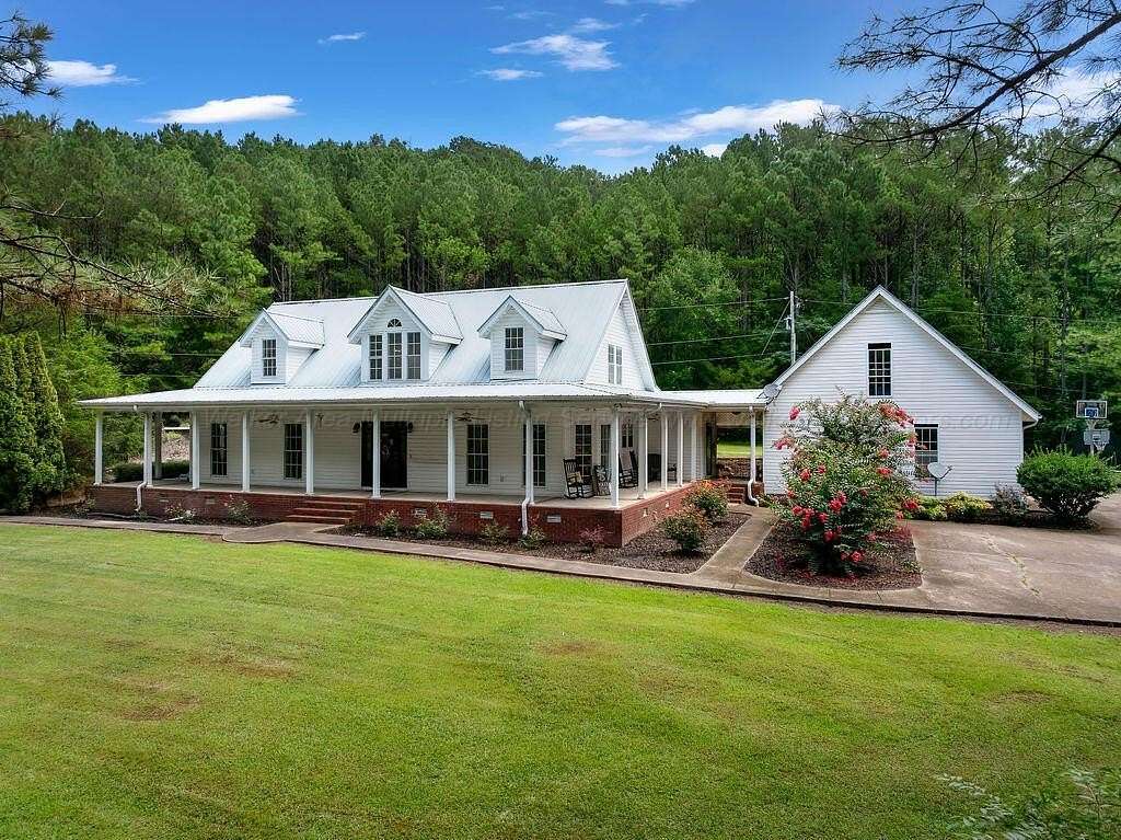 17.5 Acres of Land with Home for Sale in Carbon Hill, Alabama