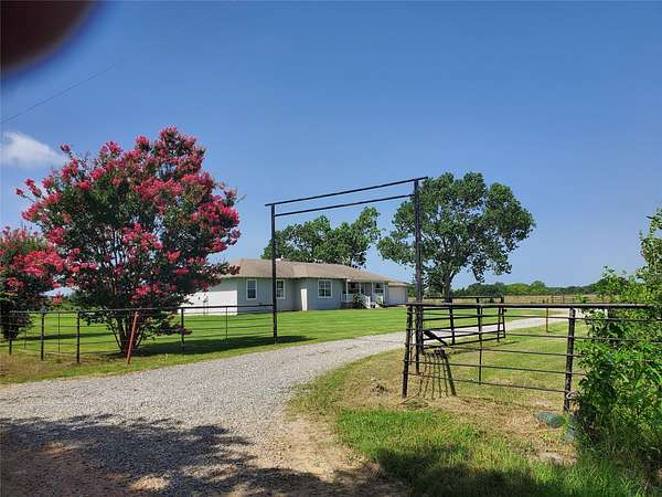 2.45 Acres of Land with Home for Sale in Ivanhoe, Texas