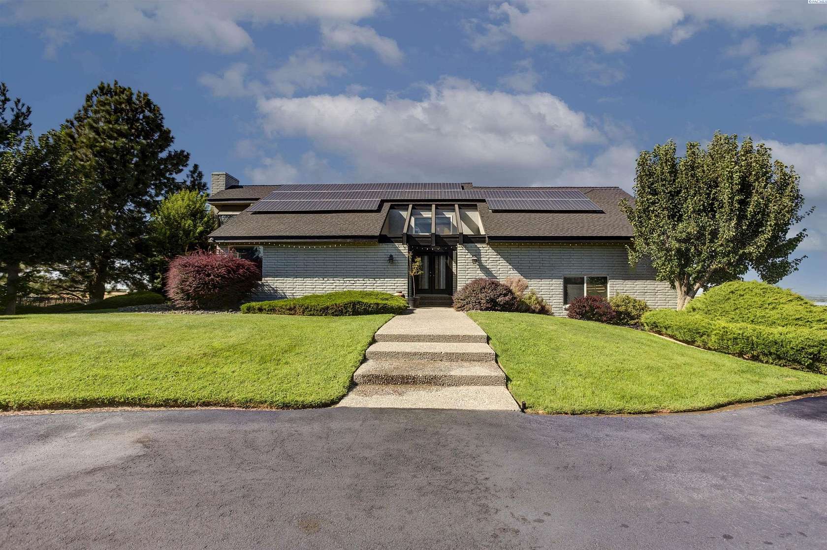 2.33 Acres of Land with Home for Sale in Kennewick, Washington