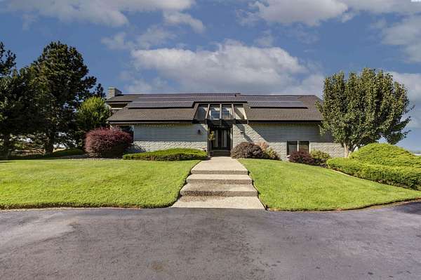2.33 Acres of Land with Home for Sale in Kennewick, Washington