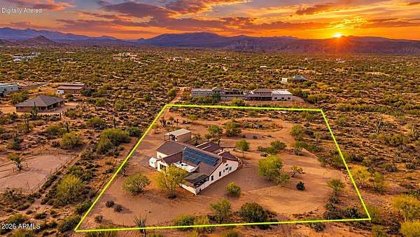 2.5 Acres of Land with Home for Sale in Scottsdale, Arizona