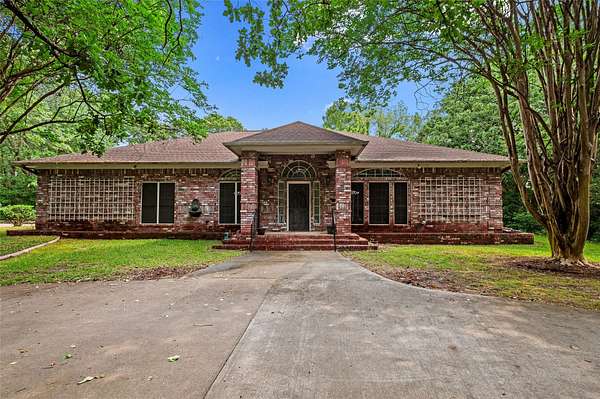 1.6 Acres of Land with Home for Sale in Mineola, Texas