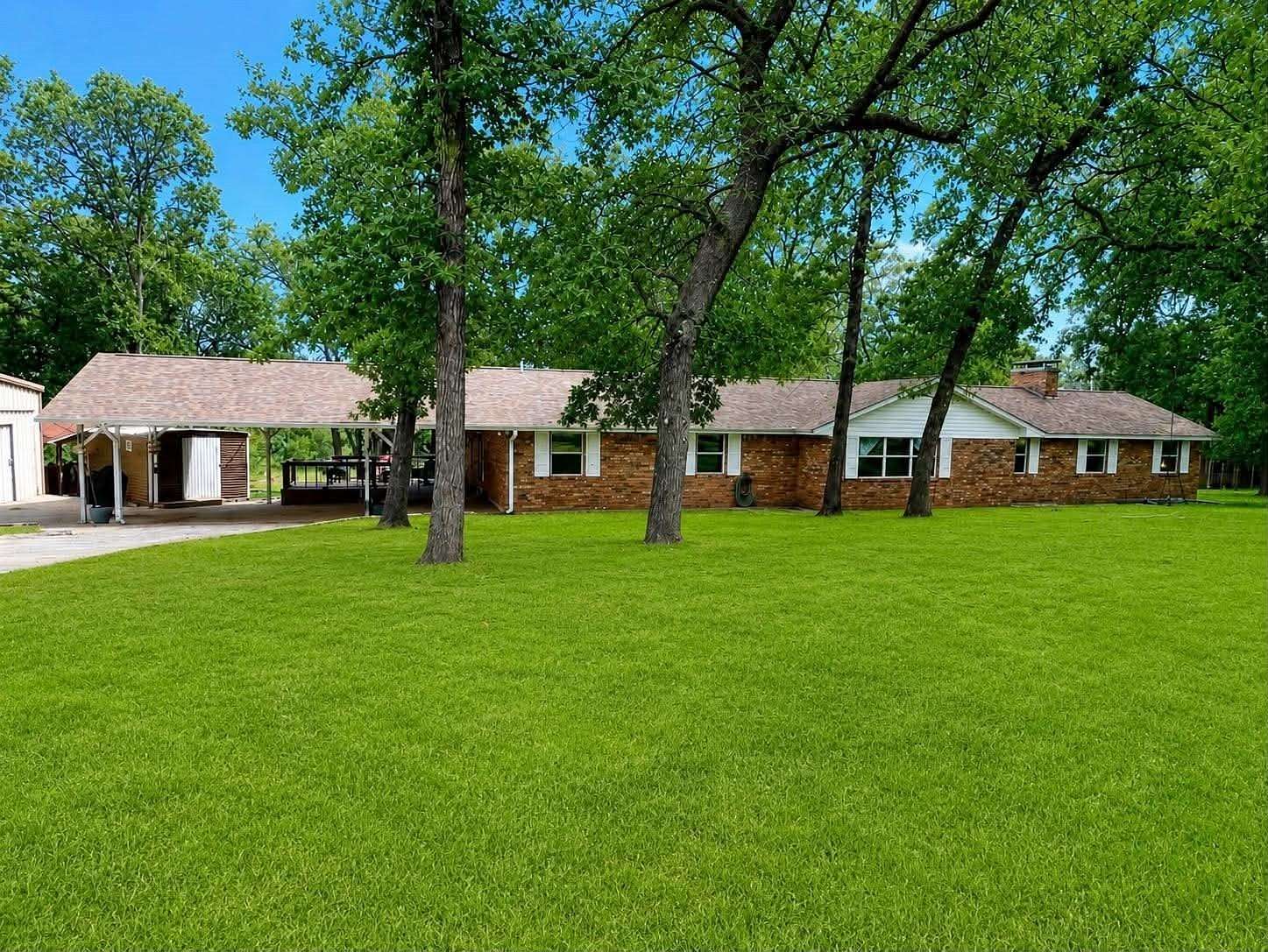 26 Acres of Land with Home for Sale in Athens, Texas