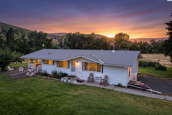 10.1 Acres of Land with Home for Sale in Dayton, Washington