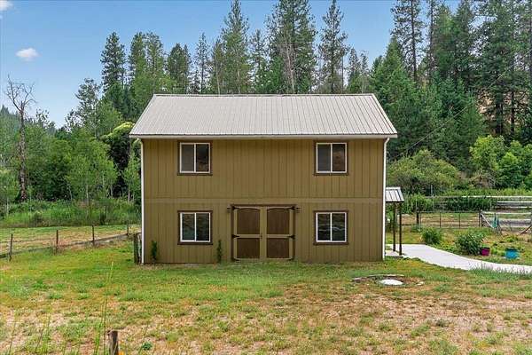 14 Acres of Land with Home for Sale in Spokane, Washington