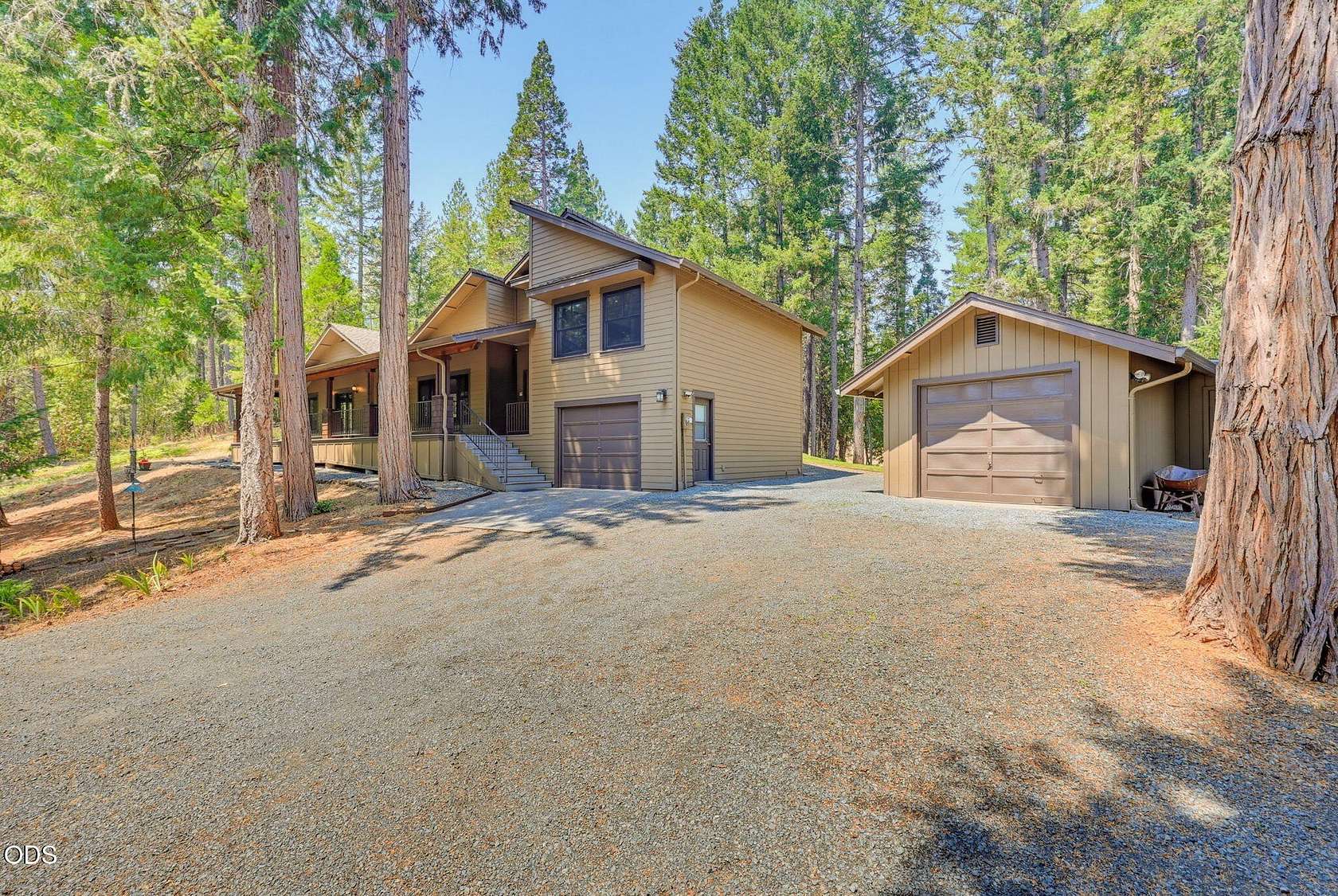 9.9 Acres of Land with Home for Sale in Rogue River, Oregon
