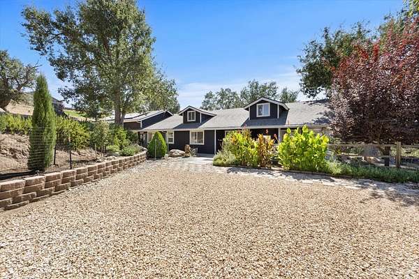 2.58 Acres of Land with Home for Sale in Tehachapi, California