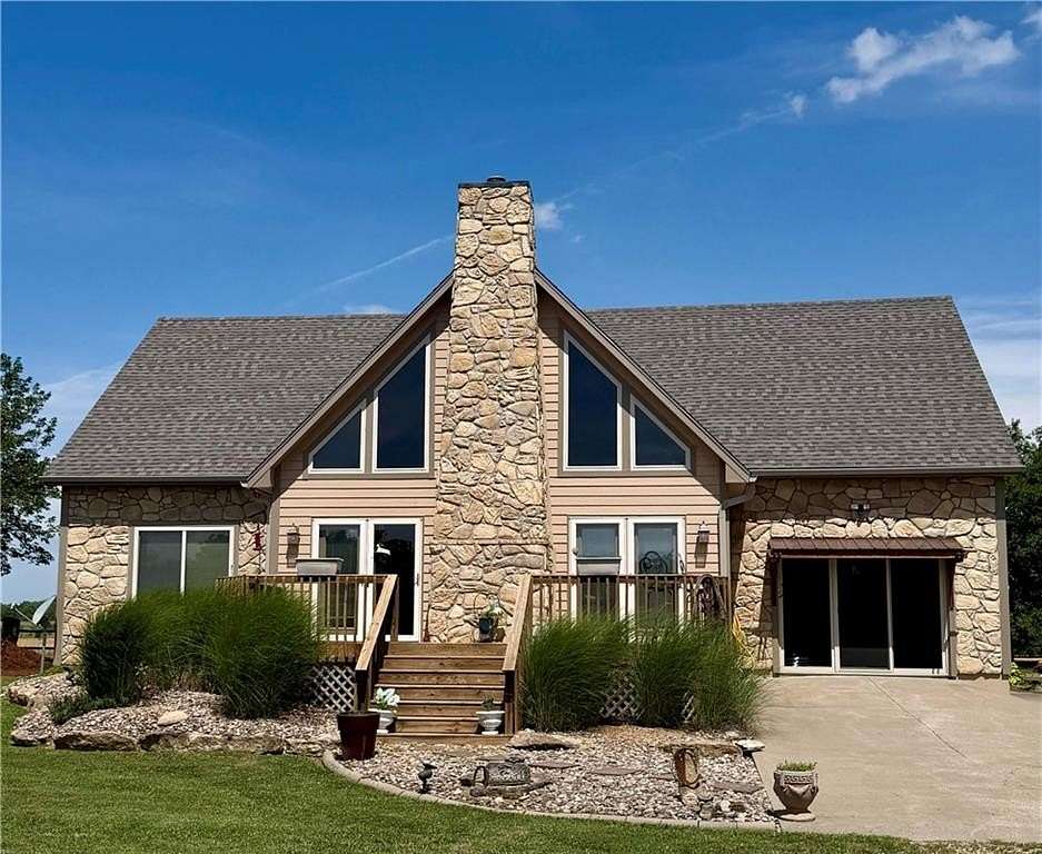 14 Acres of Land with Home for Sale in Pomona, Kansas