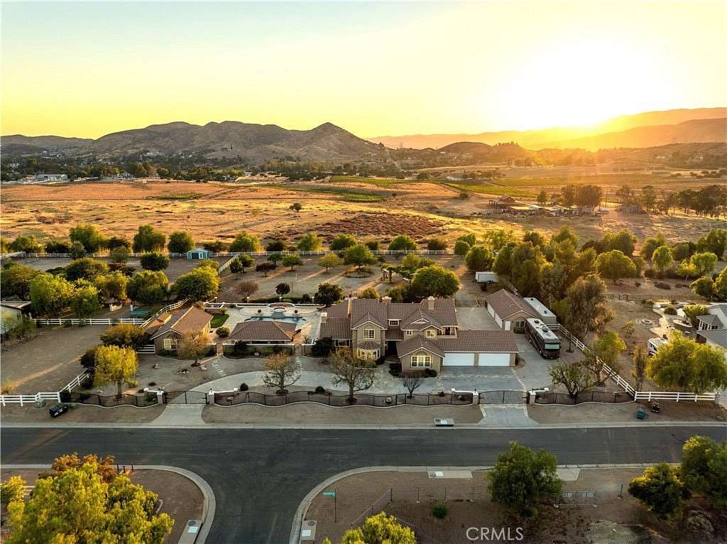2 Acres of Land with Home for Sale in Agua Dulce, California