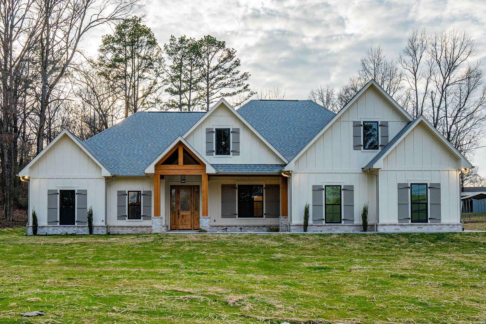 1.53 Acres of Land with Home for Sale in Hot Springs, Arkansas