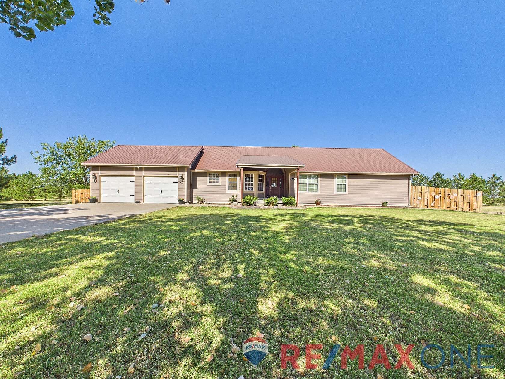 24 Acres of Recreational Land with Home for Sale in Garden City, Kansas