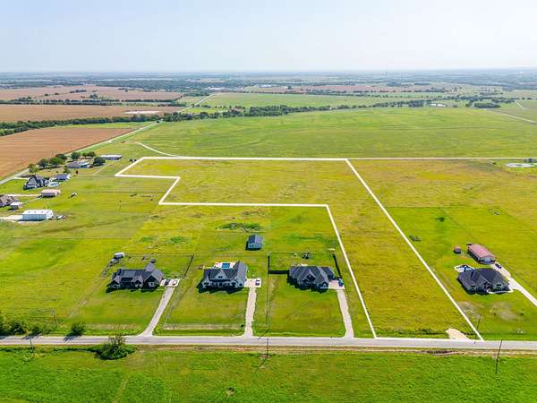 11.6 Acres of Land for Sale in Grandview, Texas
