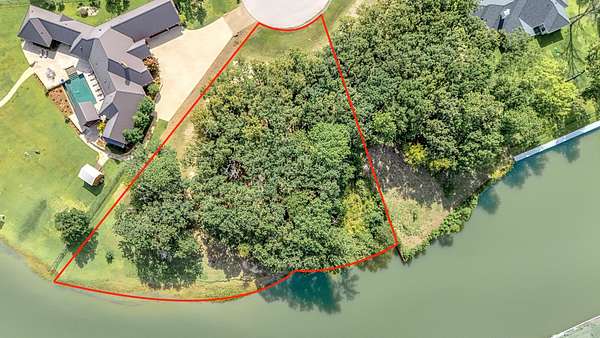 0.76 Acres of Residential Land for Sale in Corsicana, Texas