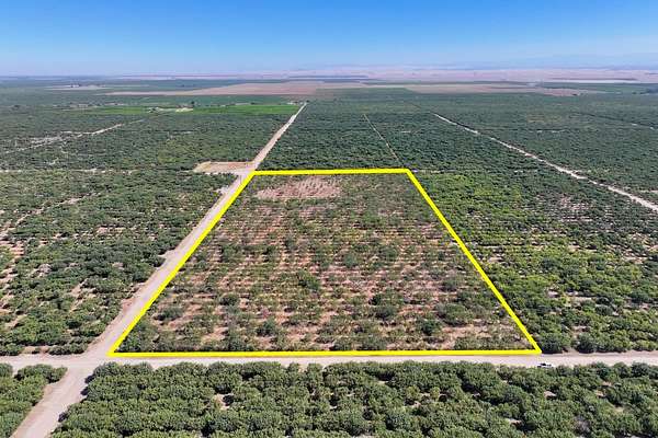 19.4 Acres of Land for Sale in Madera, California