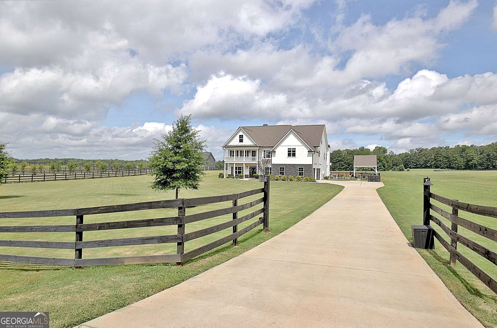 12 Acres of Land with Home for Sale in Senoia, Georgia