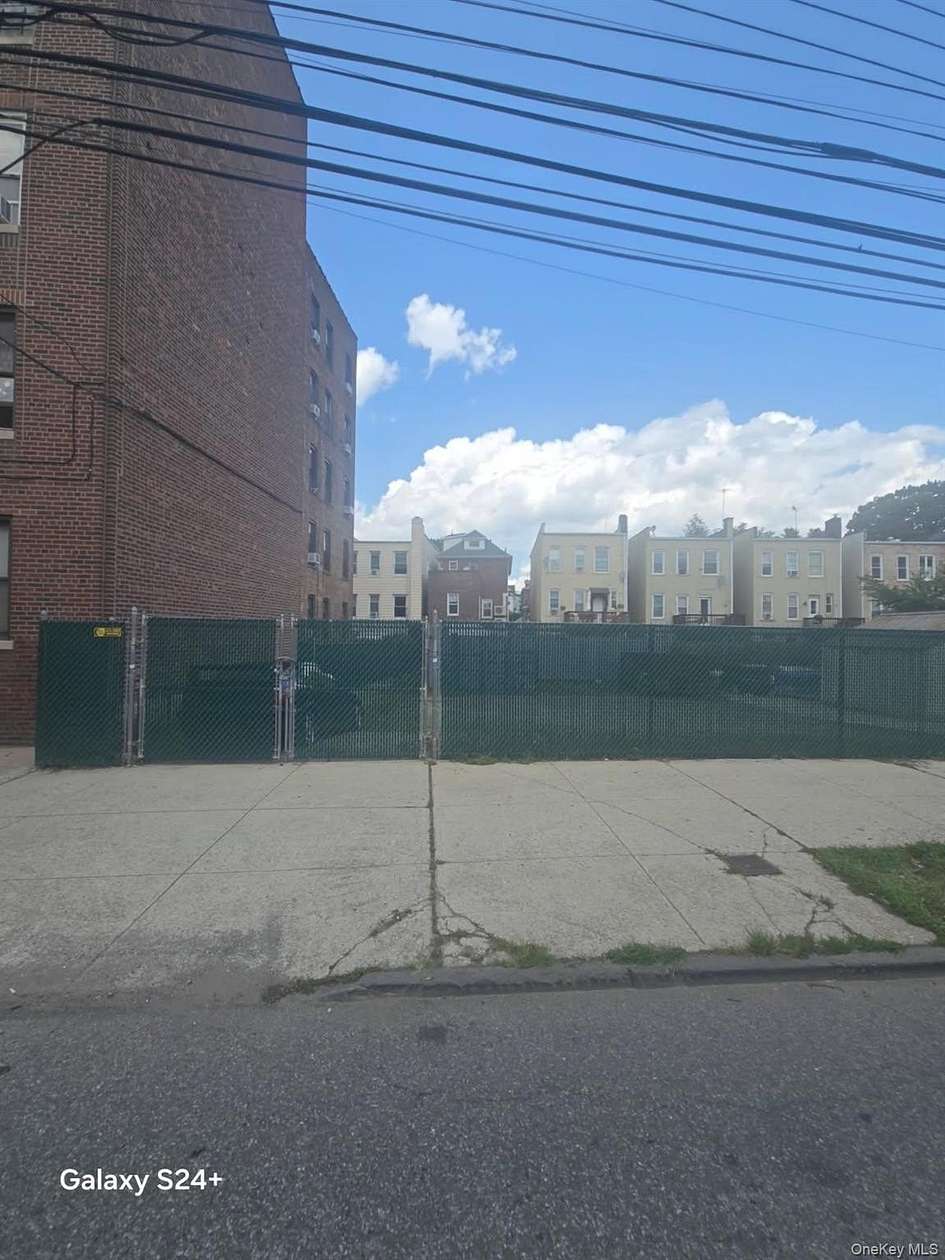 0.04 Acres of Residential Land for Sale in Bronx, New York