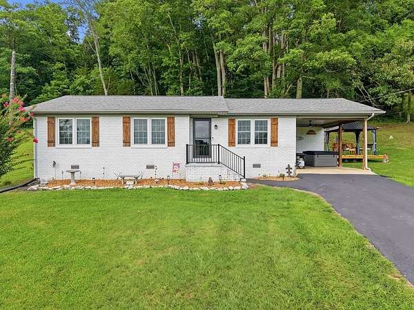 4 Acres of Land with Home for Sale in Sparta, Tennessee