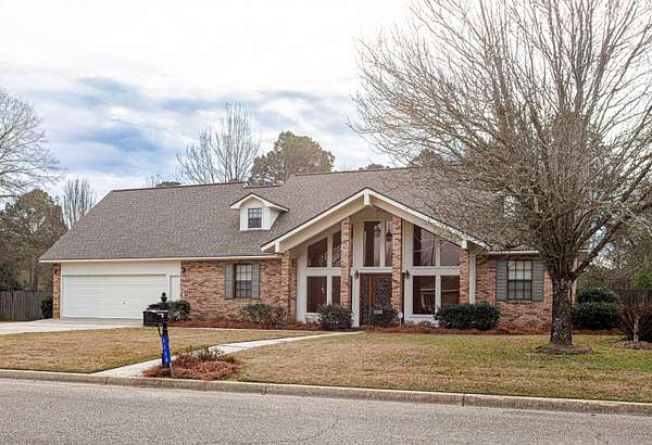 150 Acres of Land with Home for Sale in Columbia, Mississippi