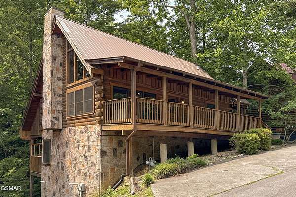 8 Acres of Land with Home for Sale in Gatlinburg, Tennessee