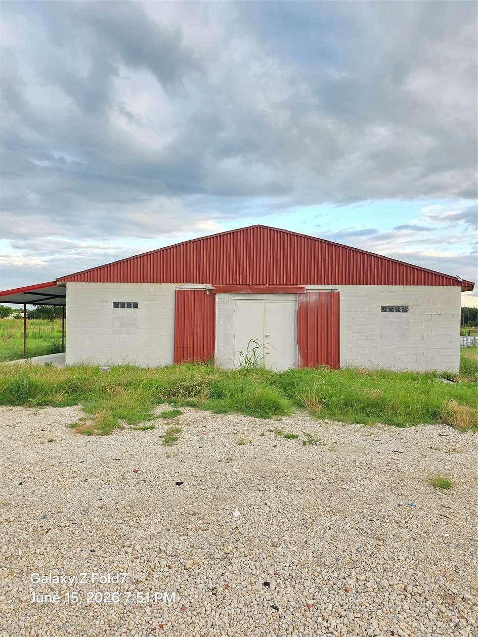0.5 Acres of Mixed-Use Land for Lease in Pilot Point, Texas