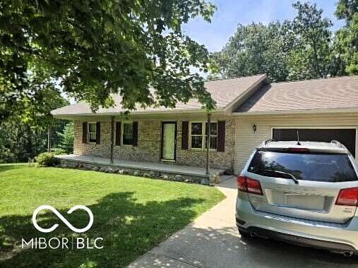 1.5 Acres of Land with Home for Sale in Nashville, Indiana