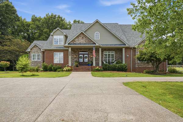 5 Acres of Land with Home for Sale in Springfield, Tennessee