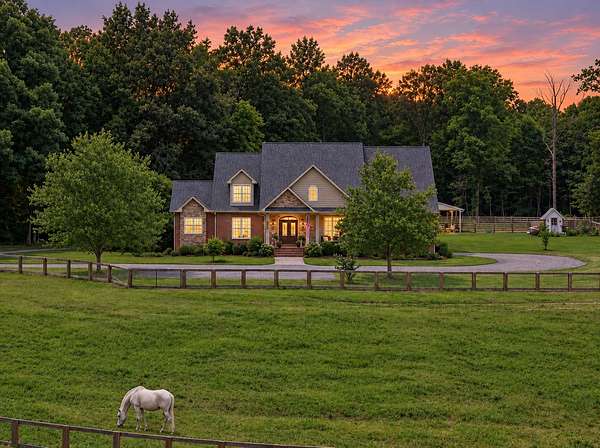 5 Acres of Land with Home for Sale in Springfield, Tennessee