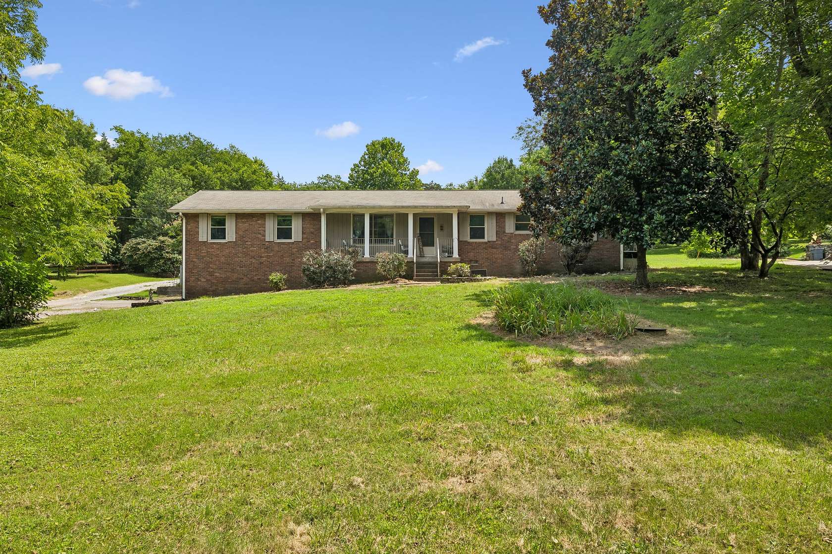 1.5 Acres of Land with Home for Sale in Hendersonville, Tennessee