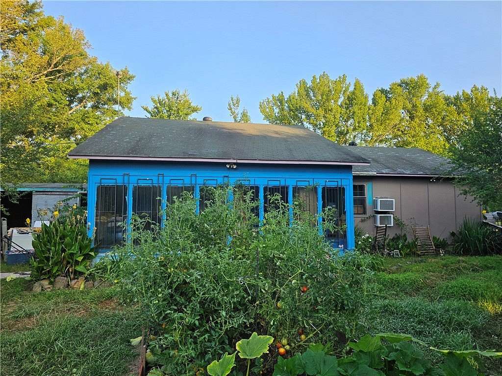 4 Acres of Land with Home for Sale in Russellville, Arkansas